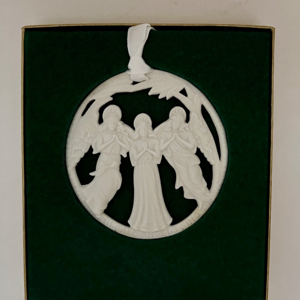 WEDGEWOOD JASPERWARE CHRISTMAS ORNAMENT VINTAGE